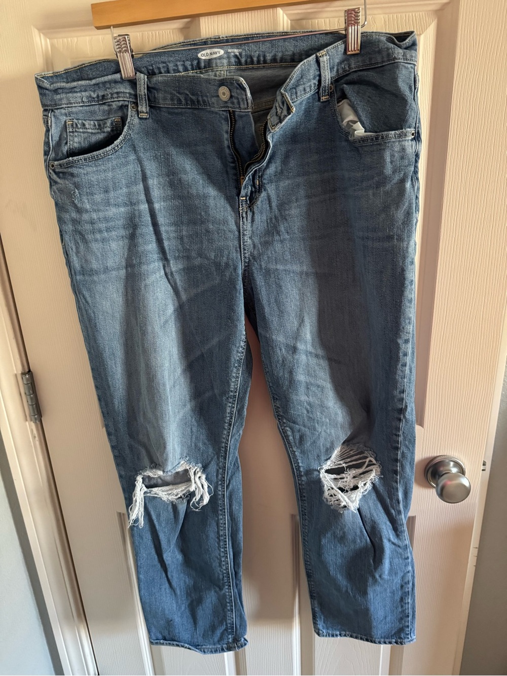 Old Navy Womens Distressed Straight-Leg Jeans in Medium Blue